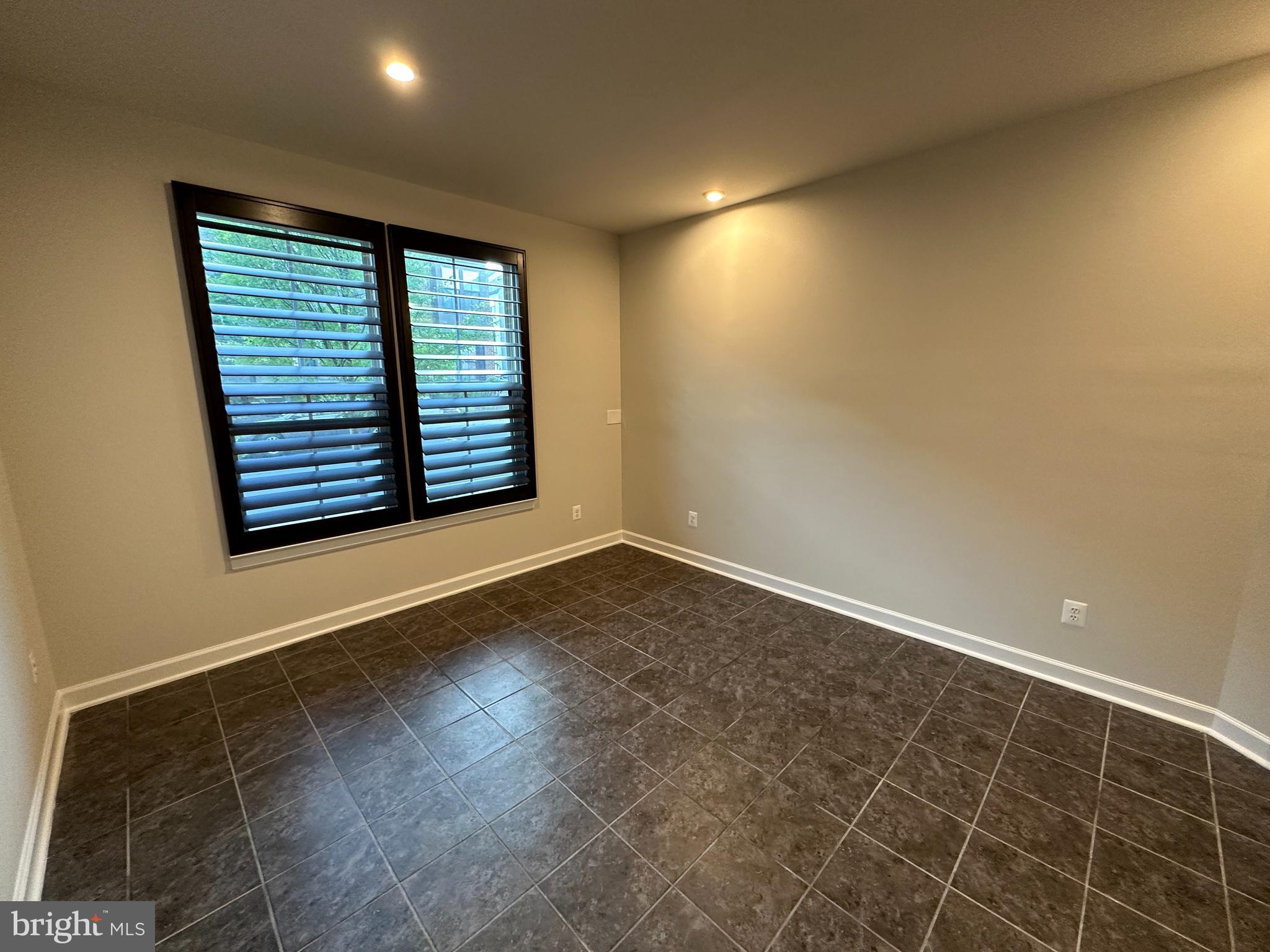 22304 Seabring Terrace Ashburn, VA 20148 - Photo 33 of 35