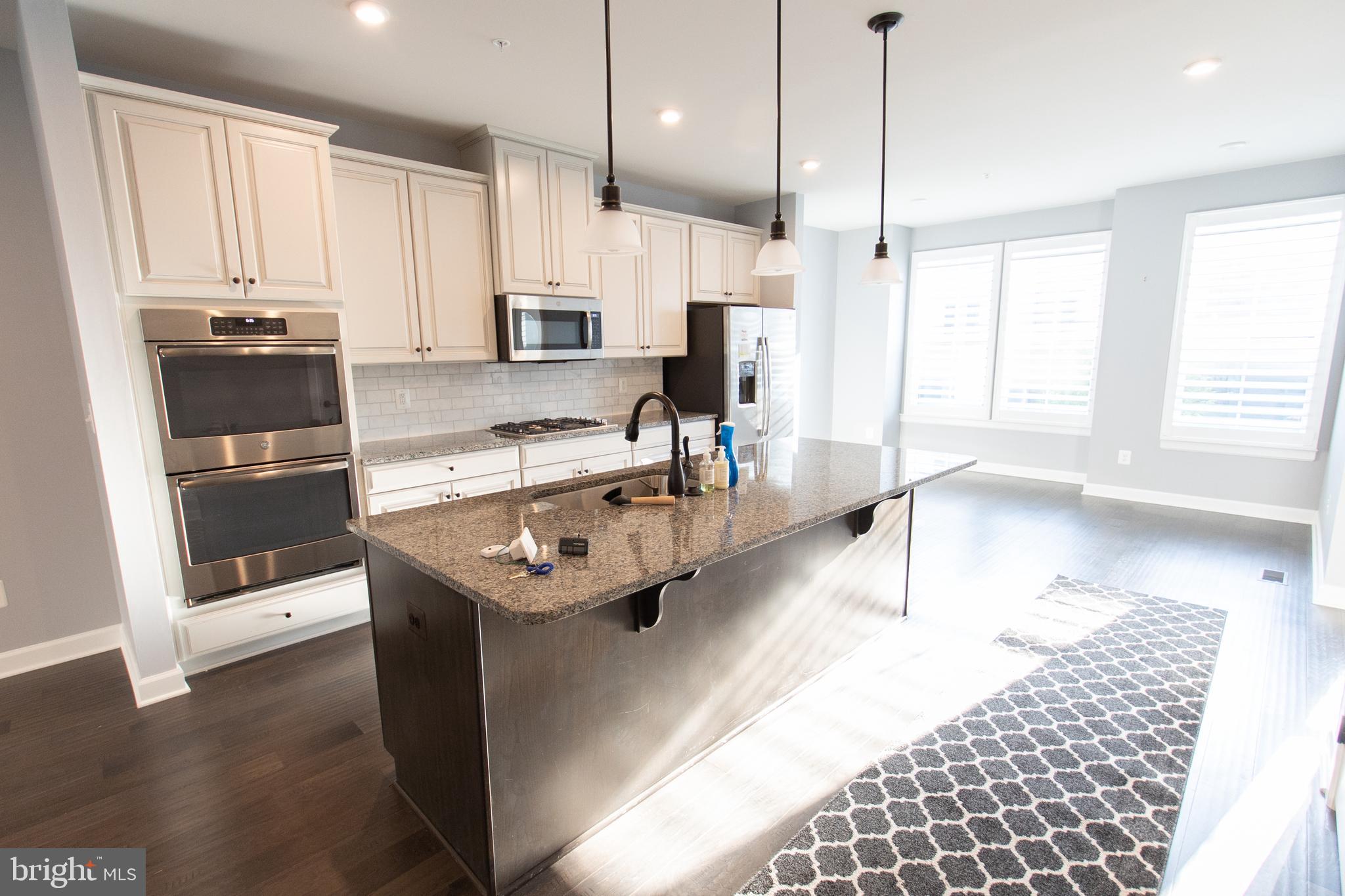 22304 Seabring Terrace Ashburn, VA 20148 - Photo 7 of 35