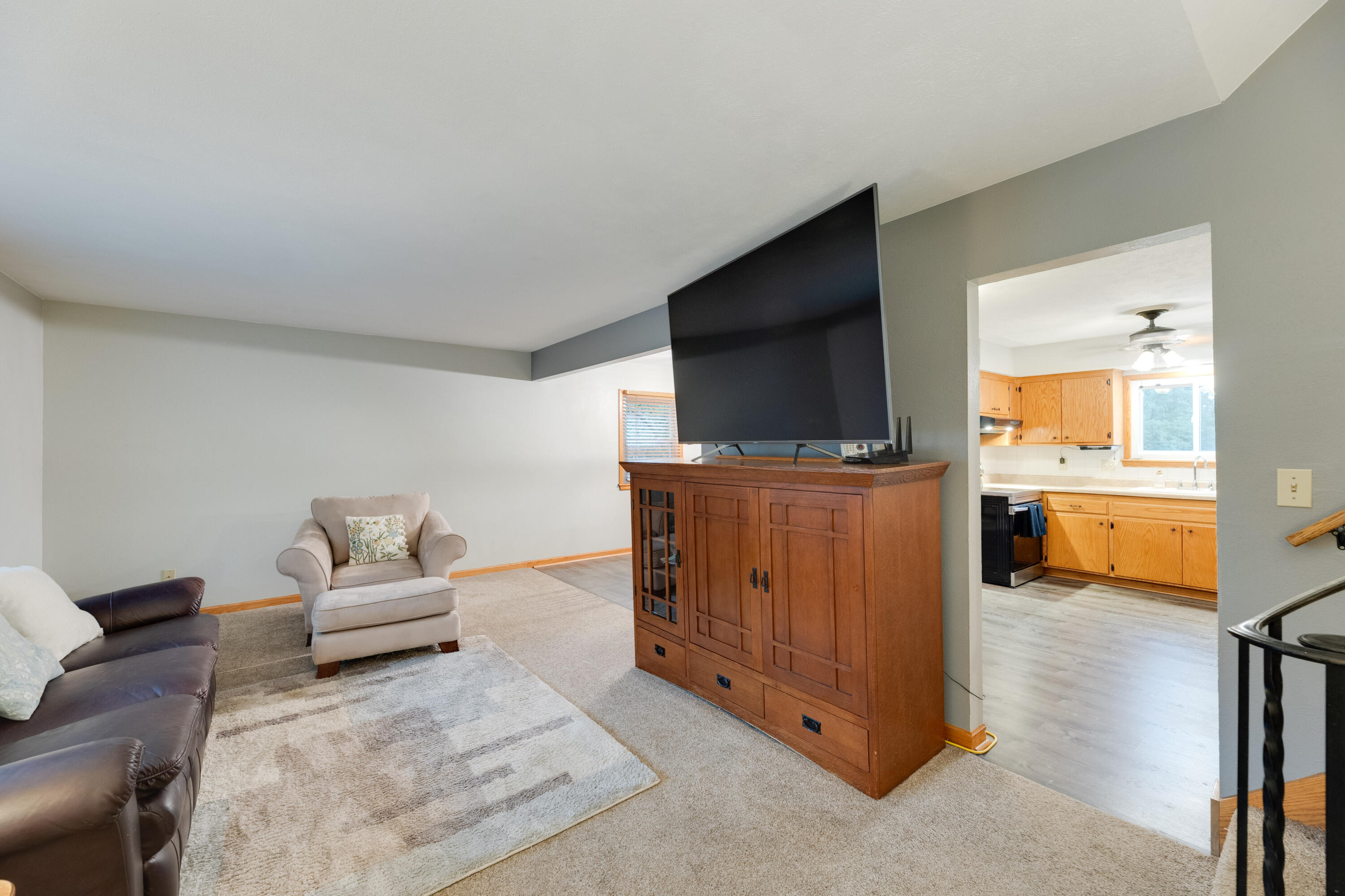 S93W31289 County Rd NN Mukwonago, WI 53149 - Photo 10 of 26 Living room