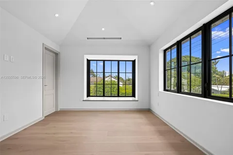 $6,995,000 | 5262 La Gorce Drive, Miami Beach, FL 33140