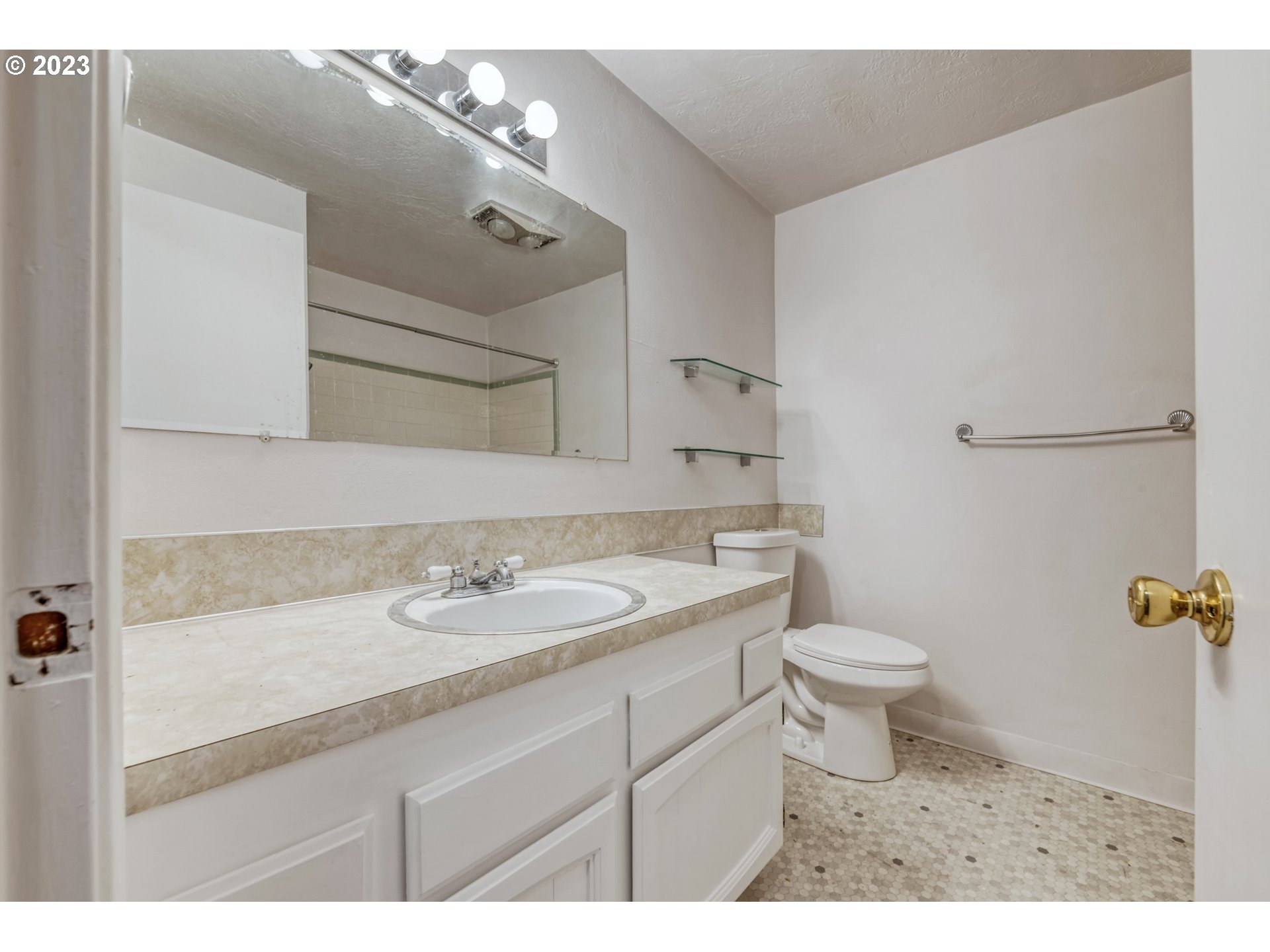 4439 Fox Hollow Road, Unit 8 Eugene, OR 97405 - Photo 19 of 29 Gallery Image 19