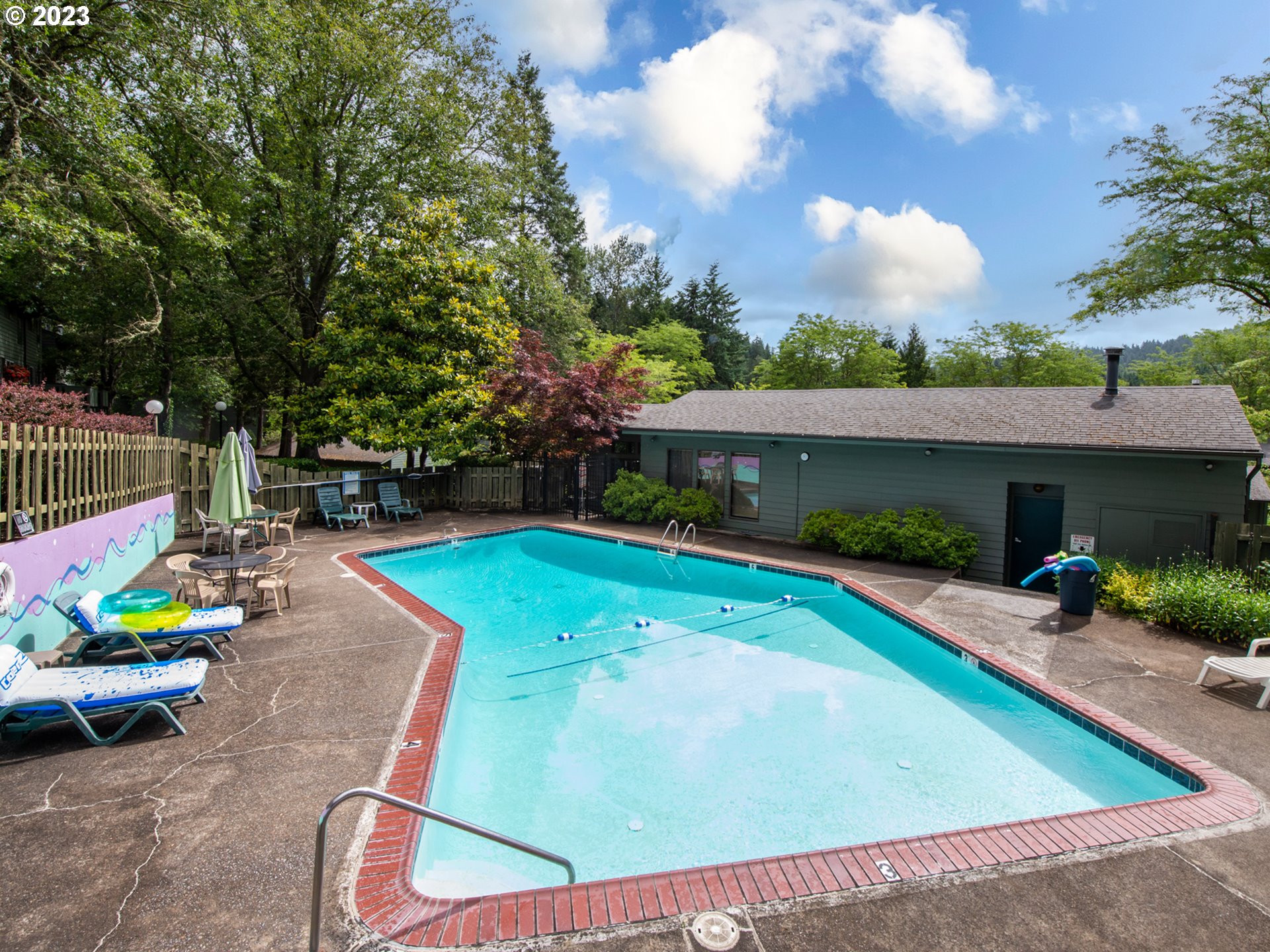 4439 Fox Hollow Road, Unit 8 Eugene, OR 97405 - Photo 28 of 29 Gallery Image 28