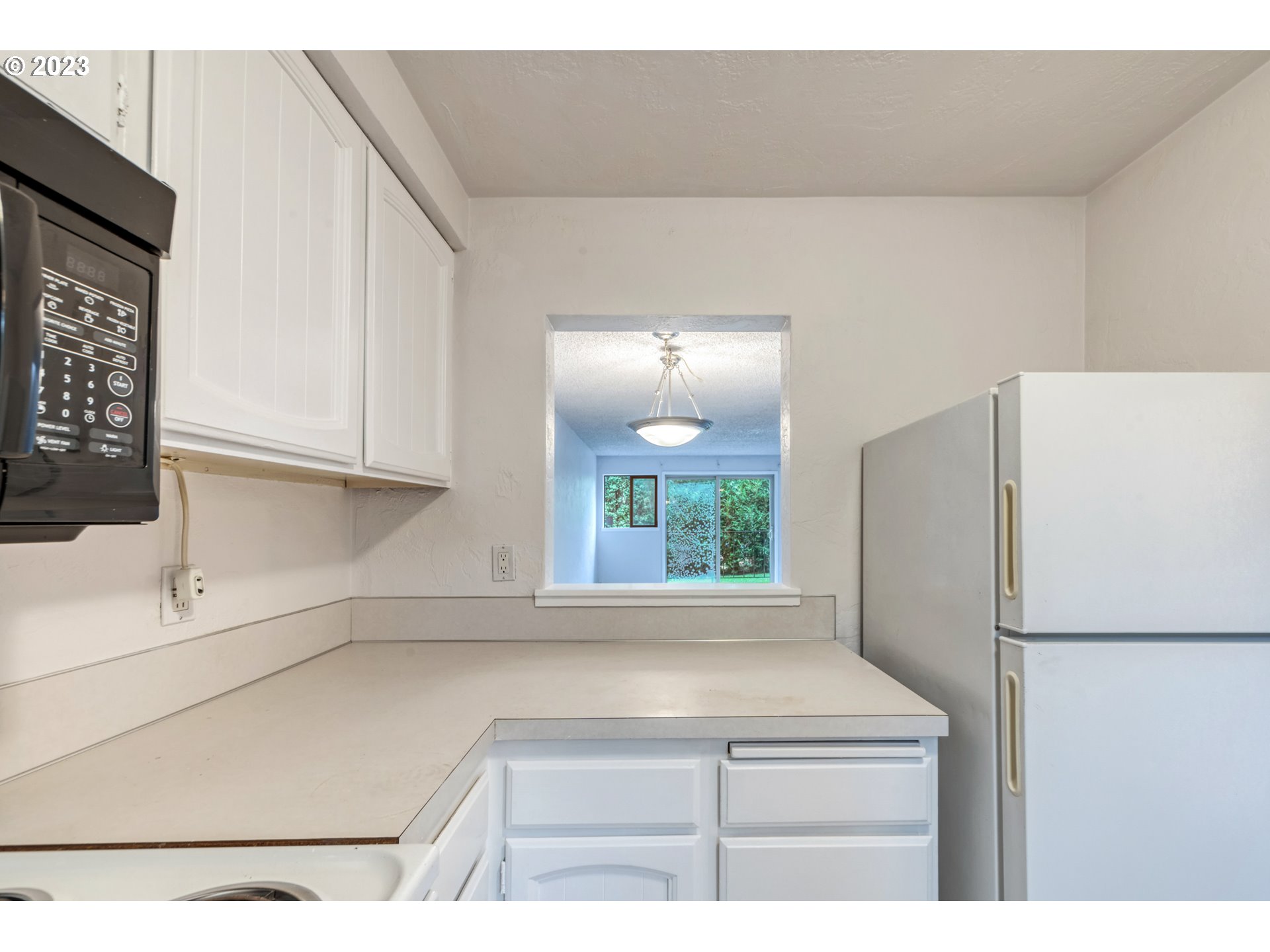 4439 Fox Hollow Road, Unit 8 Eugene, OR 97405 - Photo 6 of 29 Gallery Image 6