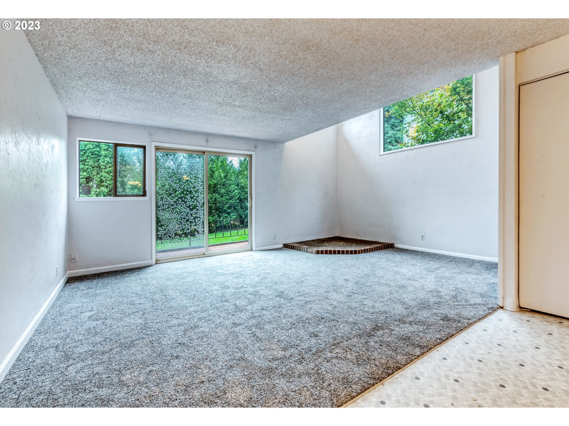 4439 Fox Hollow Road, Unit 8 Eugene, OR 97405 - Photo 8 of 29 Gallery Image 8