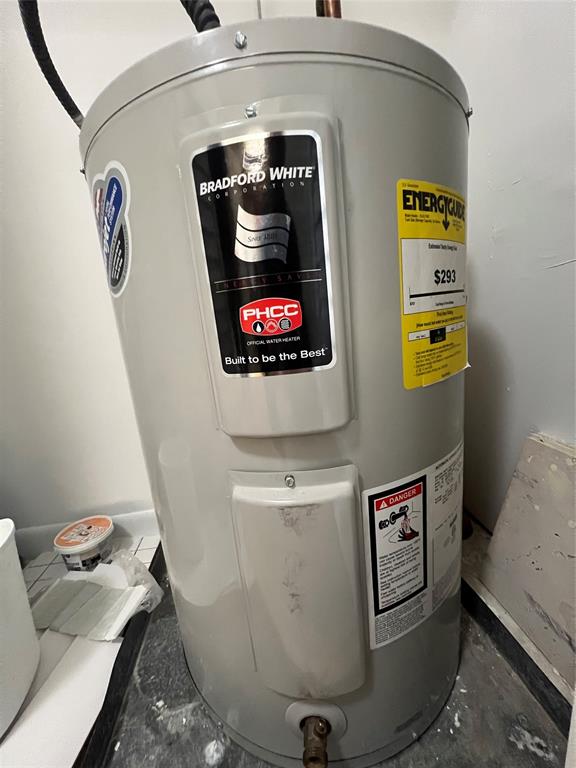 9300 Southwest 8th Street, Unit 422 Boca Raton, FL 33428 - Photo 8 of 38 a utility room with dryer and washer