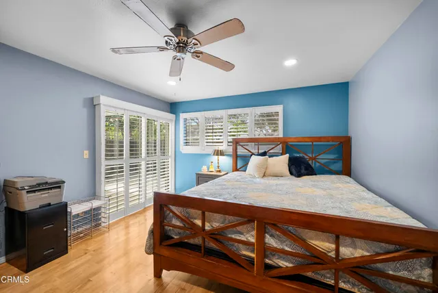 a bath room with a toilet and a shower