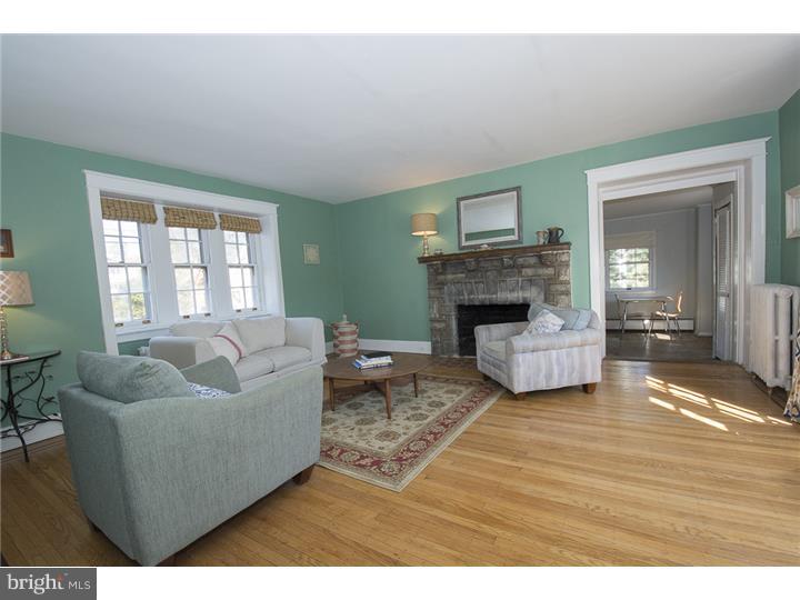 412 Kent Road Bala Cynwyd, PA 19004 - Photo 4 of 20 Living Room