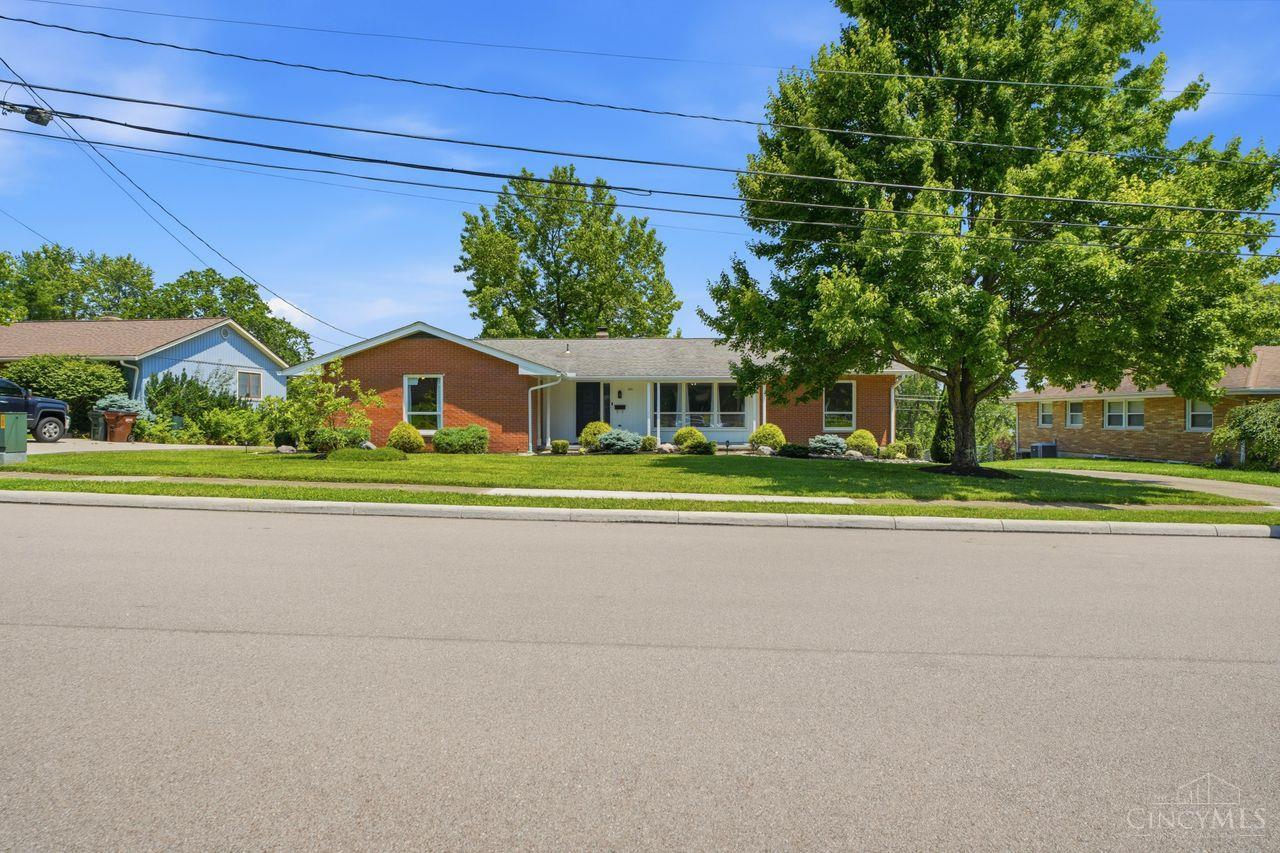 335 Summit Street Lebanon, OH 45036 - Photo 3 of 55