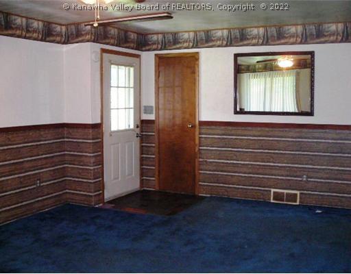 70 Mercer Road London, WV 25126 - Photo 3 of 8 Living Room.