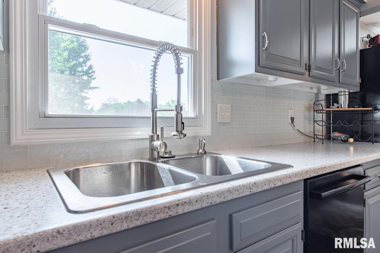 1420 Highview Road East Peoria, IL 61611 - Photo 12 of 36 Gallery Image 12