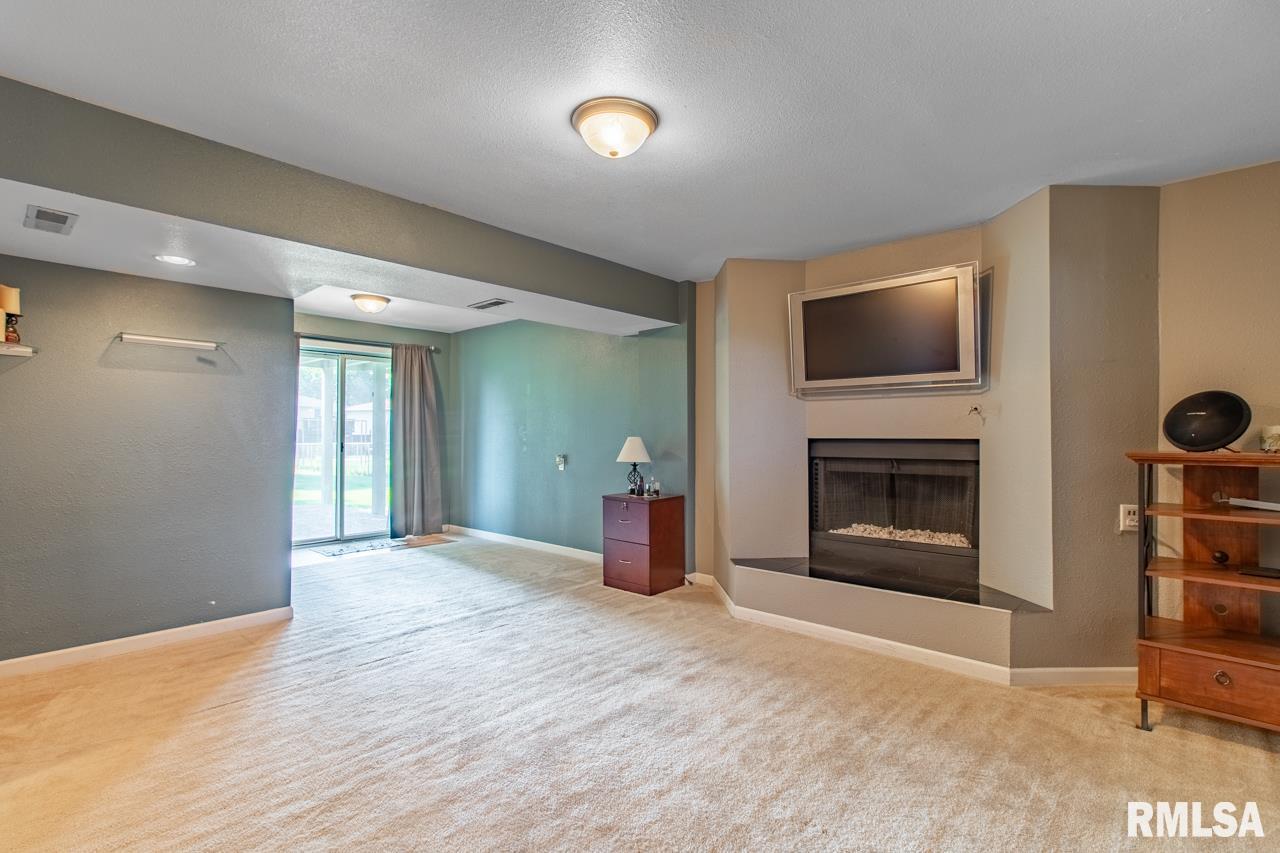 1420 Highview Road East Peoria, IL 61611 - Photo 25 of 36 Gallery Image 25