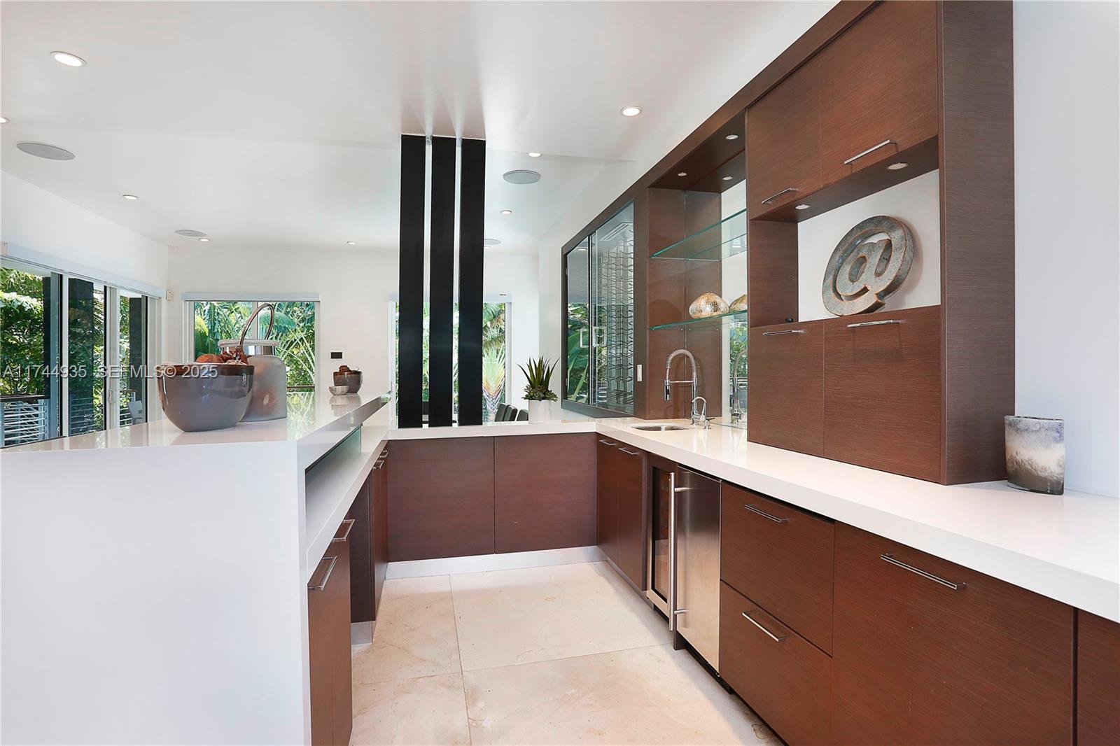 573 Warren Lane Key Biscayne, FL 33149 - Photo 13 of 35