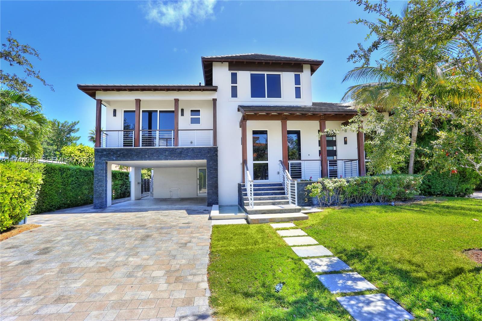 573 Warren Lane Key Biscayne, FL 33149 - Photo 17 of 35