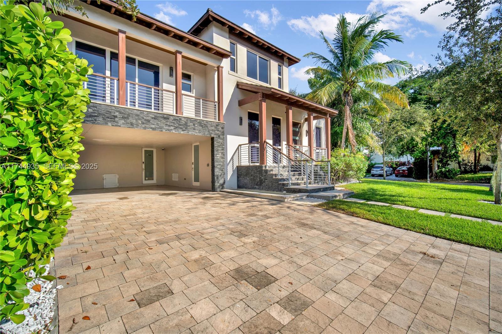 573 Warren Lane Key Biscayne, FL 33149 - Photo 24 of 35