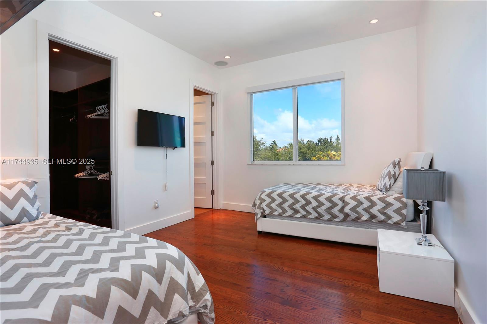 573 Warren Lane Key Biscayne, FL 33149 - Photo 33 of 35