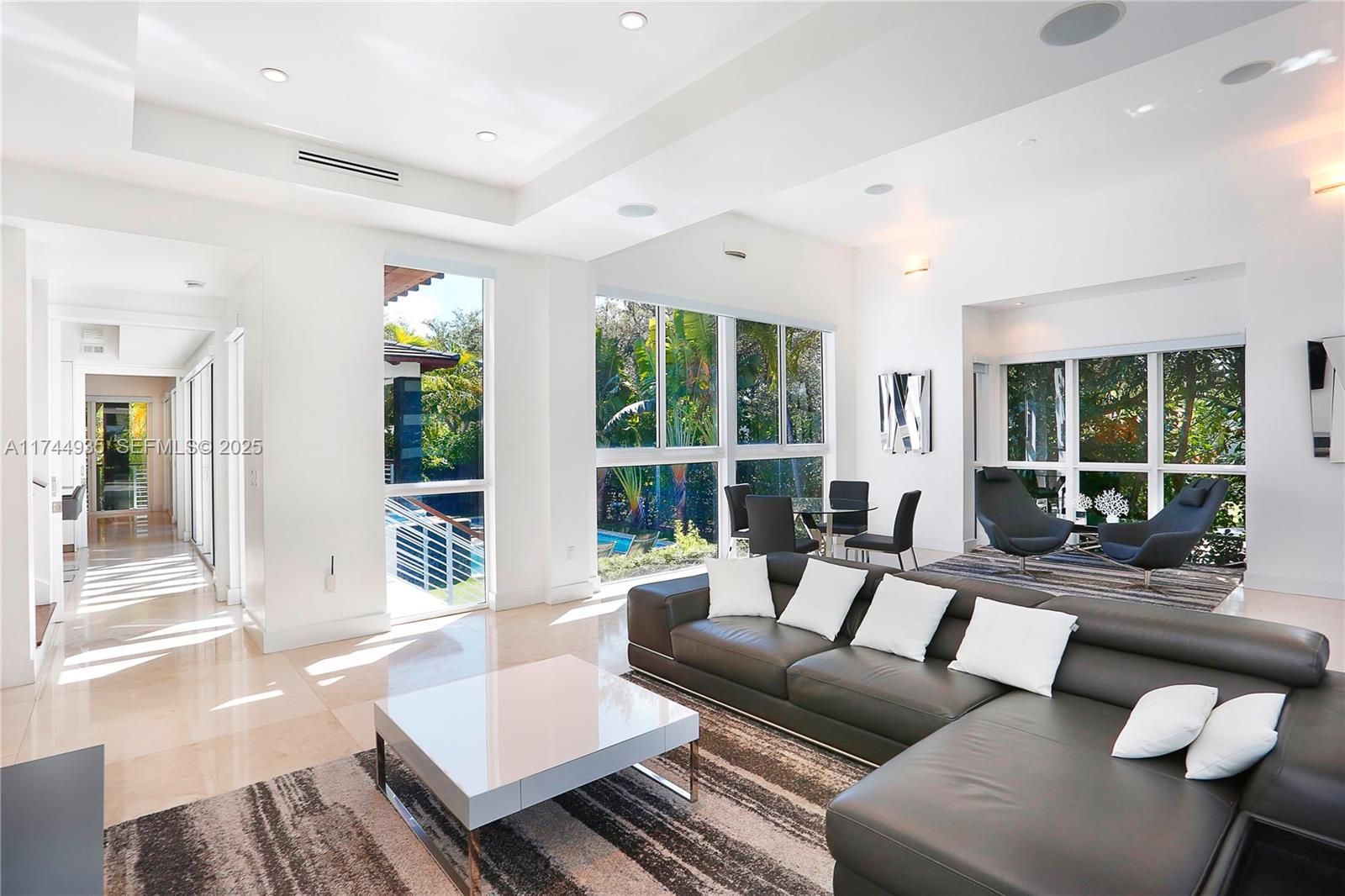 573 Warren Lane Key Biscayne, FL 33149 - Photo 8 of 35