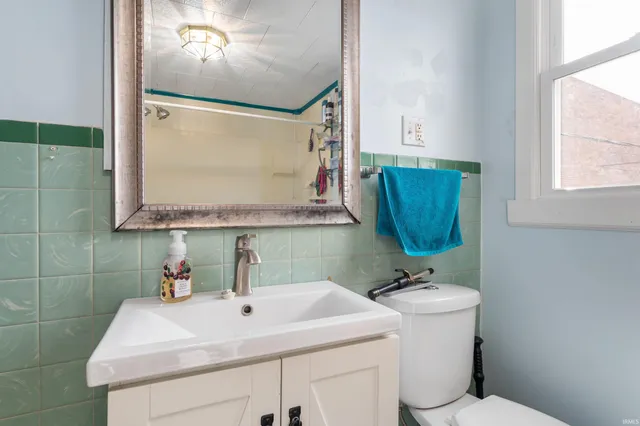 $115,000 | 221 West Washington Street, Hartford City, IN 47348