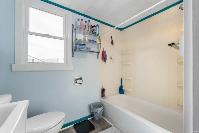 $115,000 | 221 West Washington Street, Hartford City, IN 47348