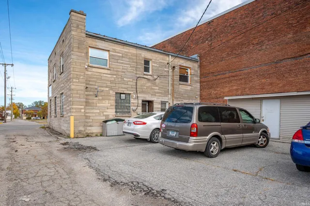 $115,000 | 221 West Washington Street, Hartford City, IN 47348