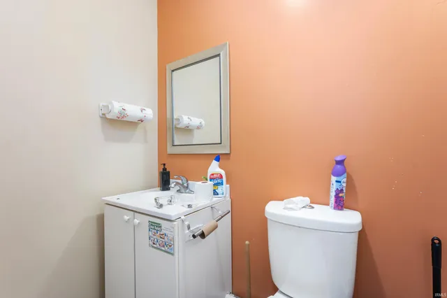 $115,000 | 221 West Washington Street, Hartford City, IN 47348