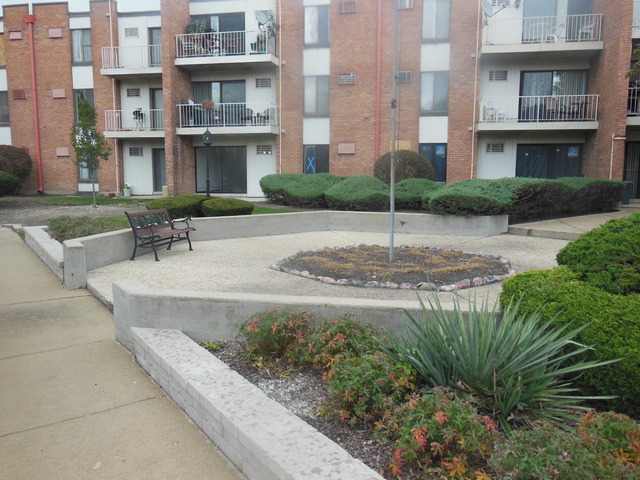 300 West Fullerton Avenue, Unit 303 Addison, IL 60101 - Photo 5 of 24