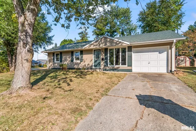 $185,000 | 74 Nottingham Drive, Chatham, IL 62629