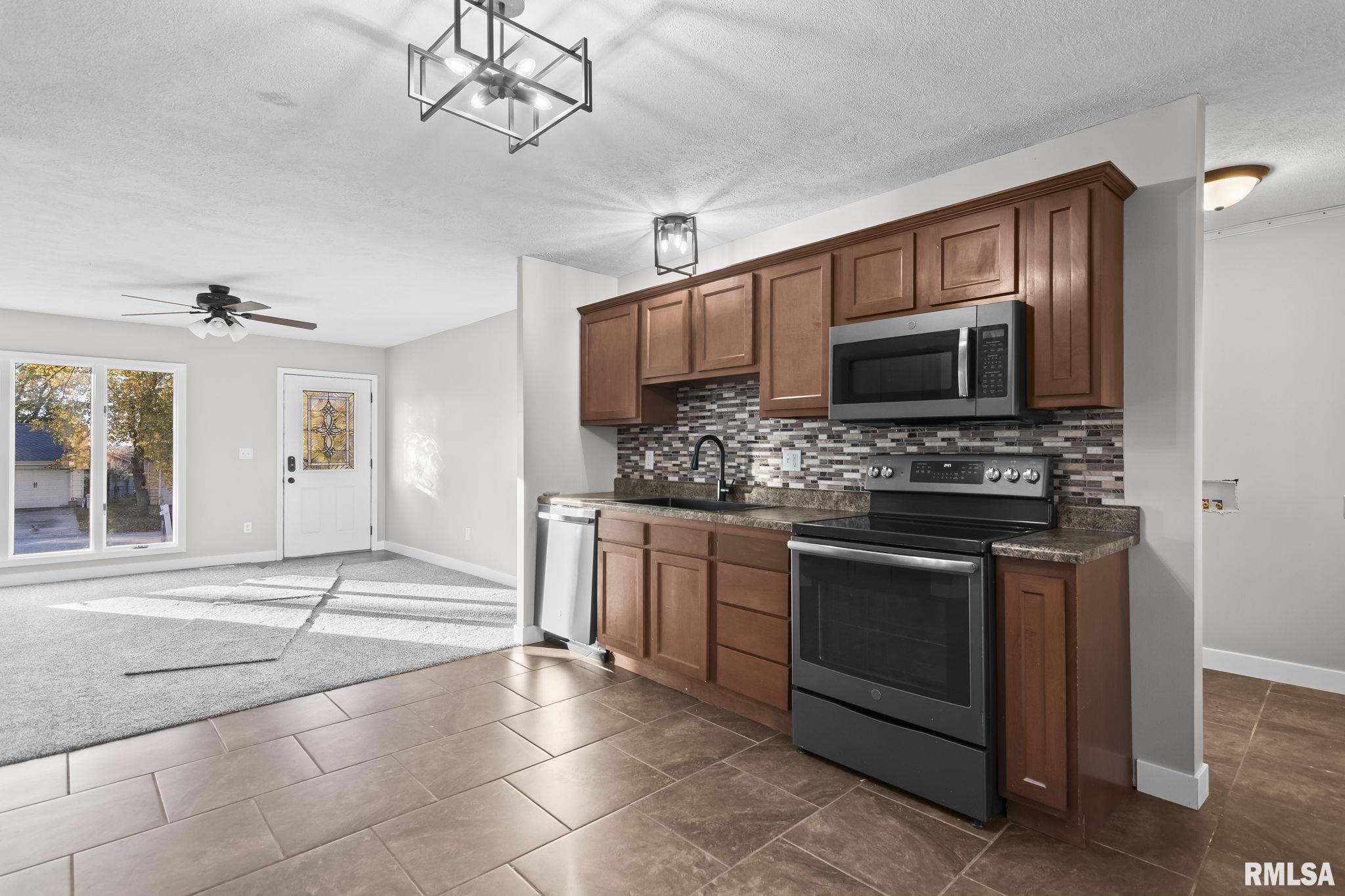 74 Nottingham Drive Chatham, IL 62629 - Photo 10 of 27