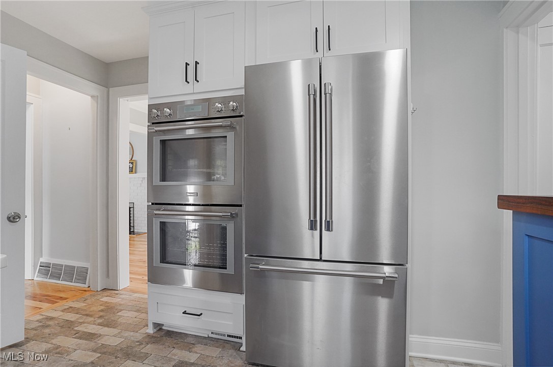 3382 Ormond Road Cleveland, OH 44118 - Photo 17 of 50 Thermador appliances
