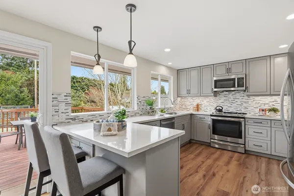$950,000 | 22916 72nd Place West, Mountlake Terrace, WA 98043