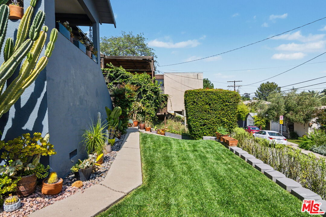 2449 Riverside Place Los Angeles, CA 90039 - Photo 3 of 42