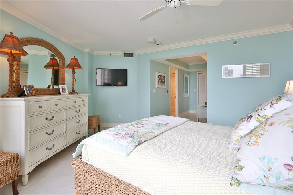 775 Longboat Club Road, Unit 904 Longboat Key, FL 34228 - Photo 15 of 35