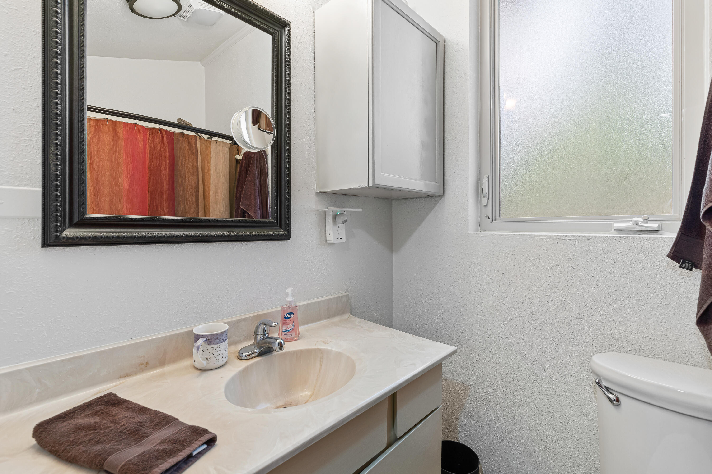 2975 Hammel Road Eagle Point, OR 97524 - Photo 17 of 42 Main downstairs Bath 1