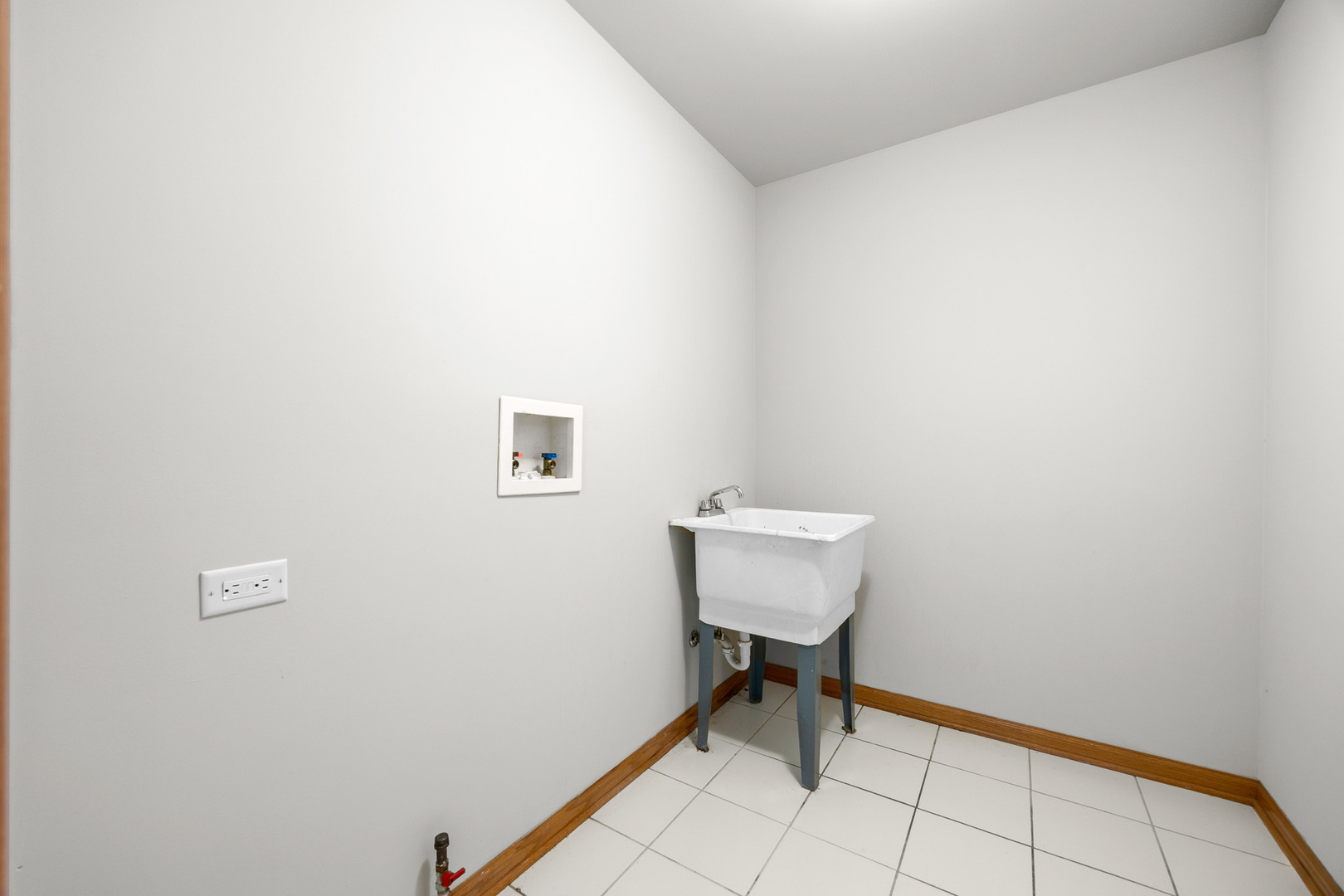 1301 Bridgehampton Drive Plainfield, IL 60586 - Photo 16 of 34 a view of a room with a bench