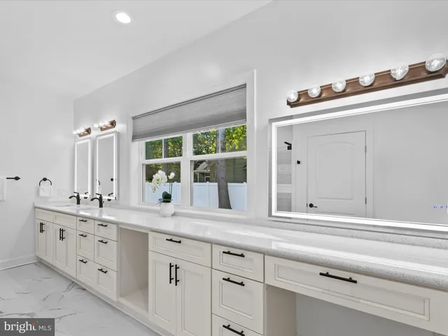 $650,000 | 22902 Lakeview Drive, Millsboro, DE 19966