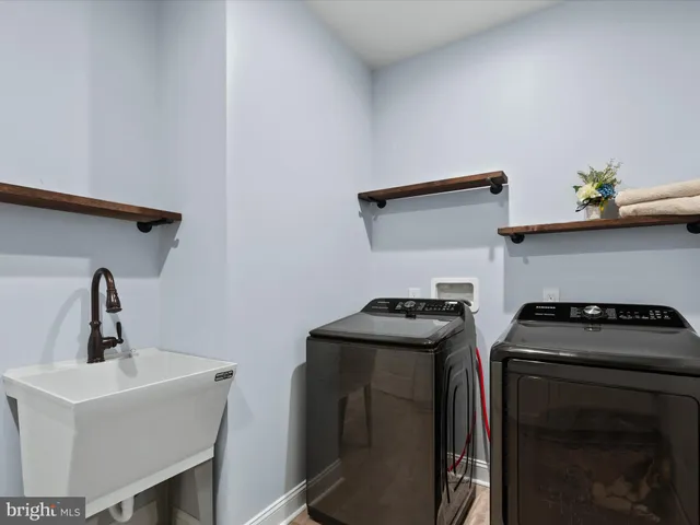 $650,000 | 22902 Lakeview Drive, Millsboro, DE 19966