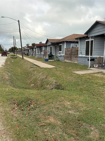 $720,000 | 3540 Des Chaumes Street, Houston, TX 77026