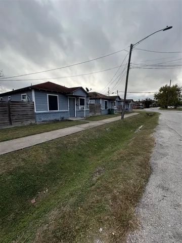 $720,000 | 3540 Des Chaumes Street, Houston, TX 77026