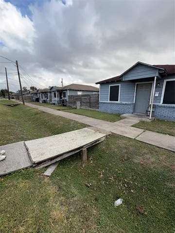 $720,000 | 3540 Des Chaumes Street, Houston, TX 77026