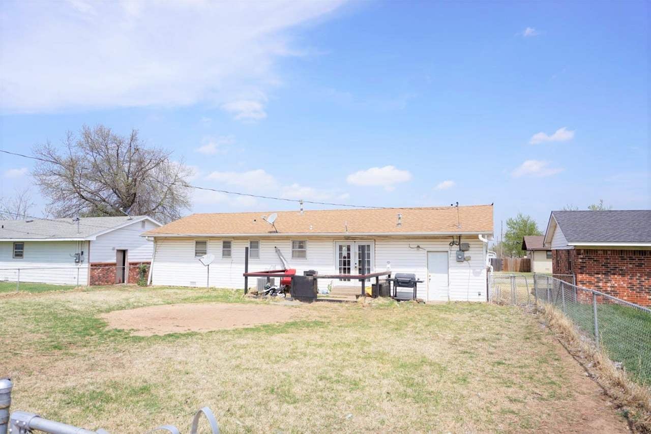1406 Maple Street Perry, OK 73077 - Photo 14 of 15 Gallery Image 14