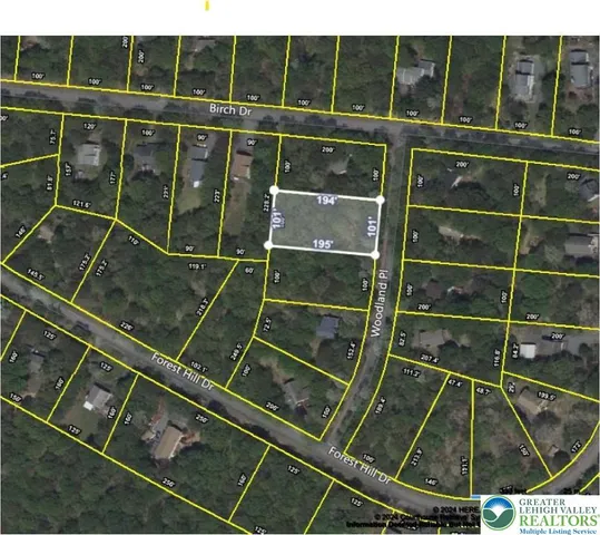 a view of a tennis court