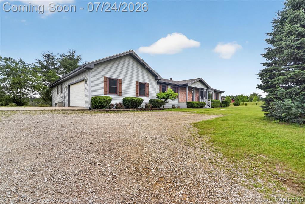 8175 Farley Road Pinckney, MI 48169 - Photo 3 of 69 Gallery Image 3