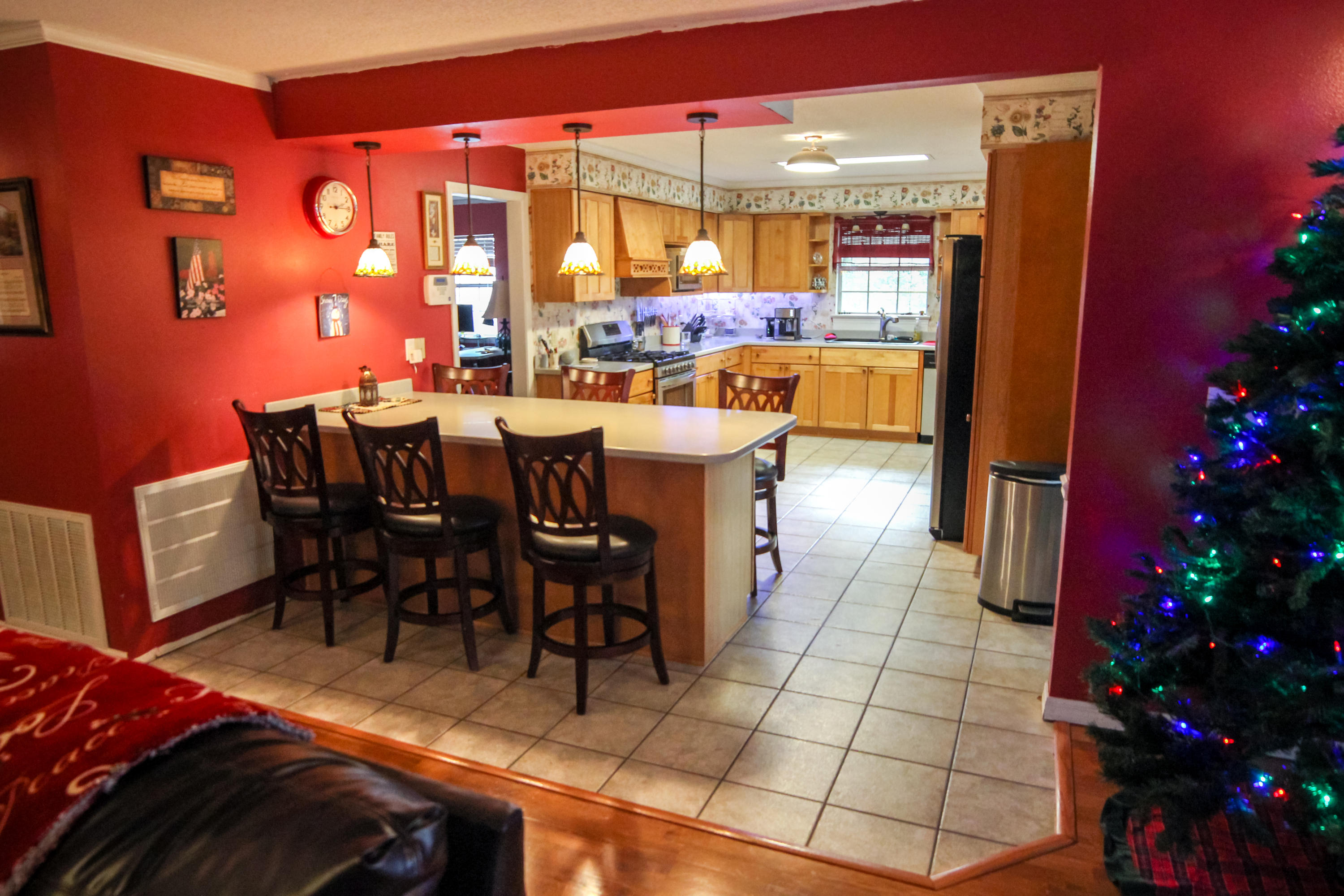 32 Country Club Road Shalimar, FL 32579 - Photo 11 of 56 a view of a dining room with furniture