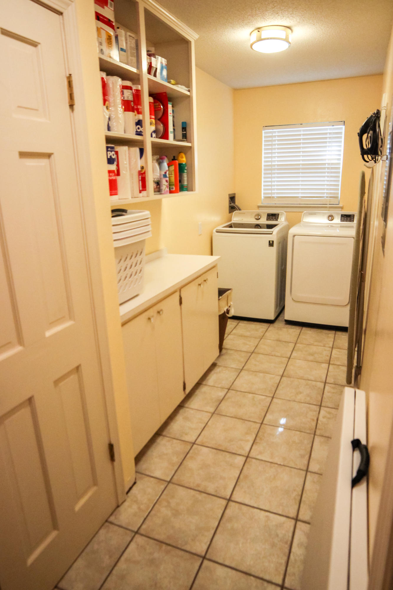 32 Country Club Road Shalimar, FL 32579 - Photo 24 of 56 a utility room with dryer and washer