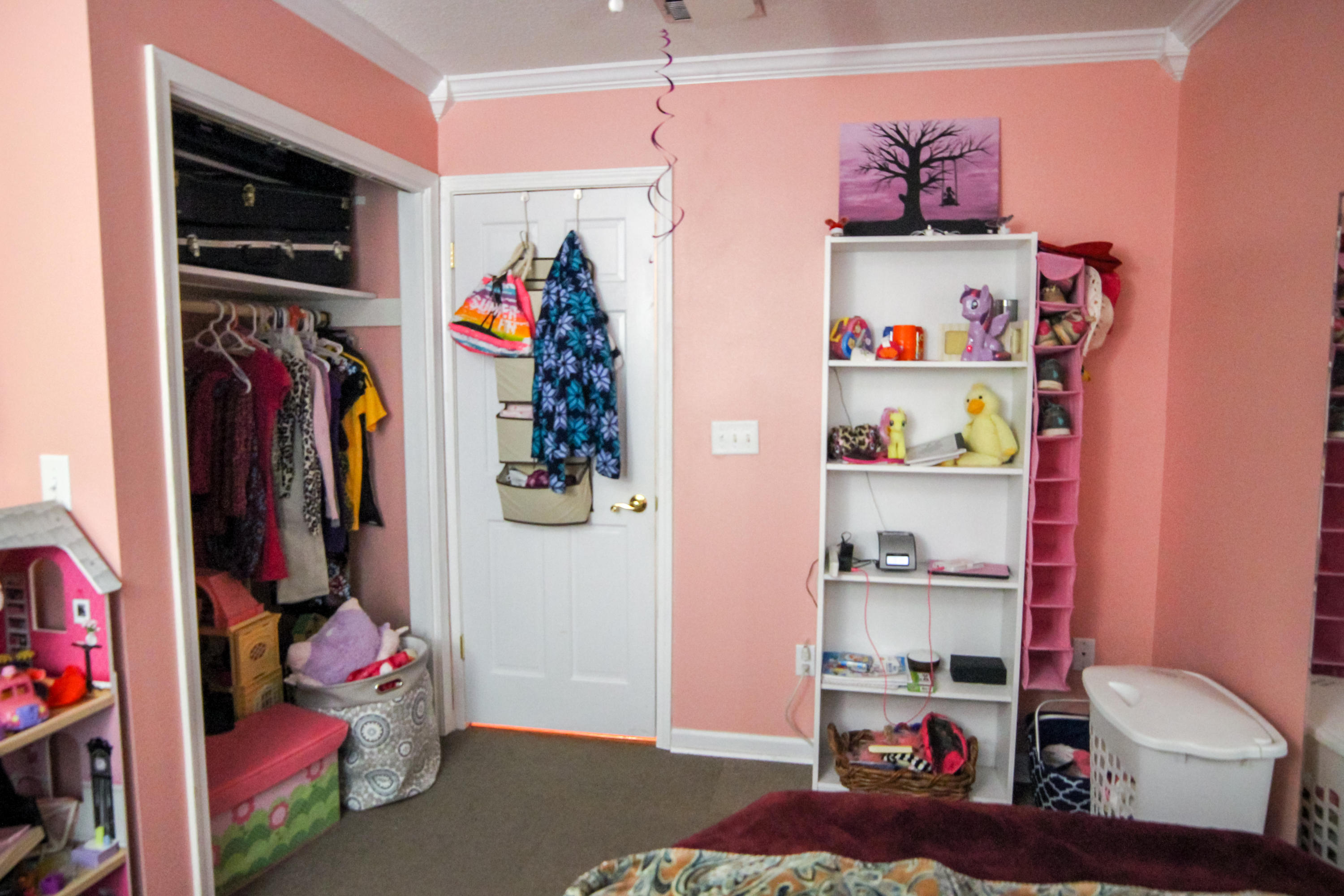 32 Country Club Road Shalimar, FL 32579 - Photo 35 of 56 a view of walk in closet with clothes and shoes