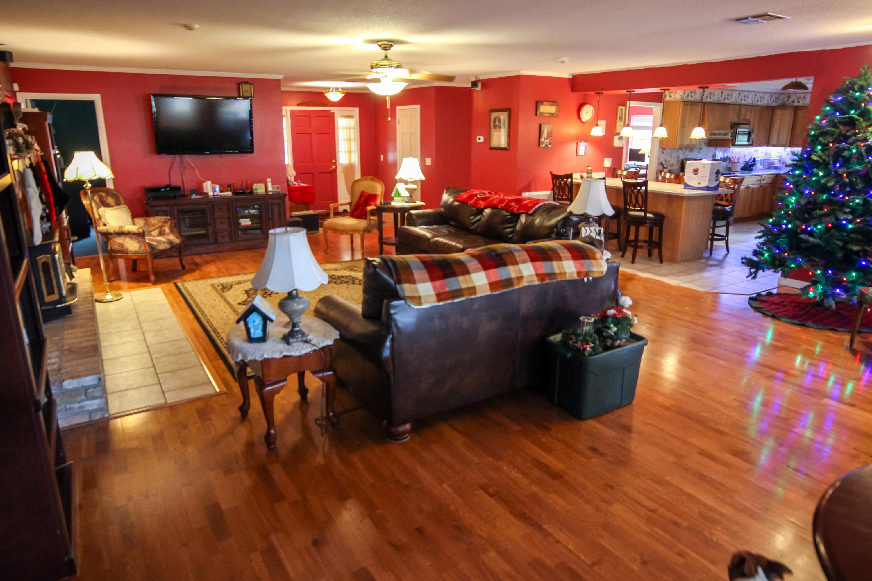 32 Country Club Road Shalimar, FL 32579 - Photo 10 of 56 a living room with furniture and a flat screen tv