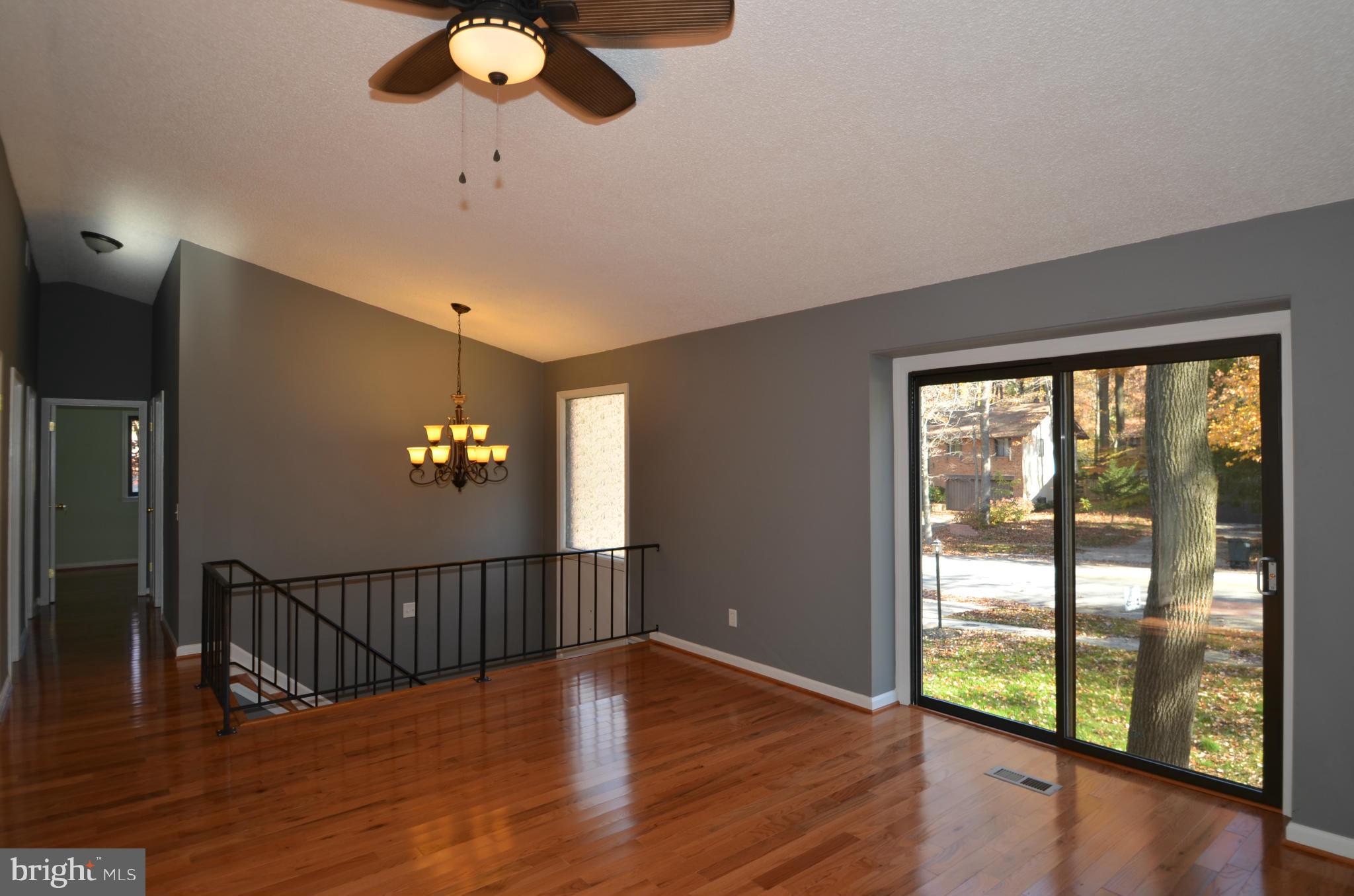 5410 Lightning View Road Columbia, MD 21045 - Photo 5 of 27 Living Room