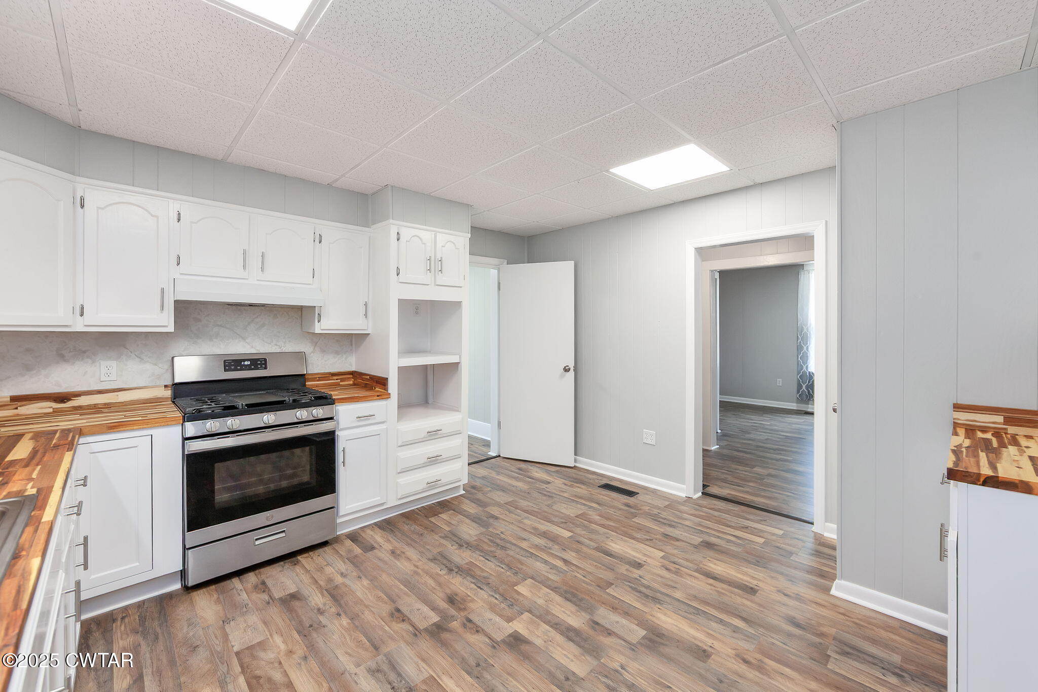 176 Old Denmark Road Jackson, TN 38301 - Photo 15 of 56 a kitchen with granite countertop a stove and a sink