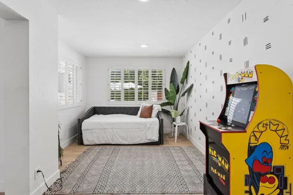$5,800 | 7616 East 3rd Street, Scottsdale, AZ 85251