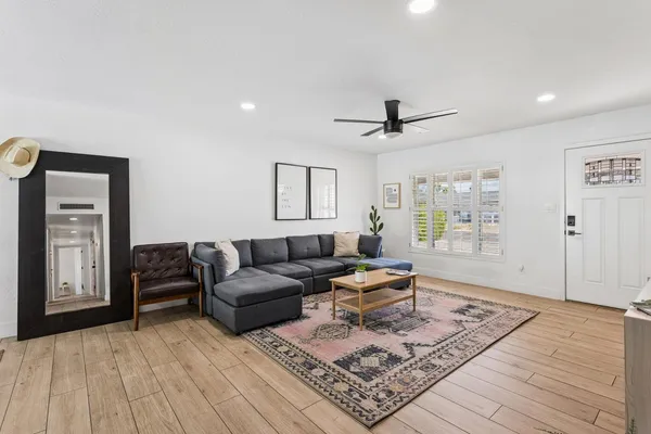 $5,800 | 7616 East 3rd Street, Scottsdale, AZ 85251