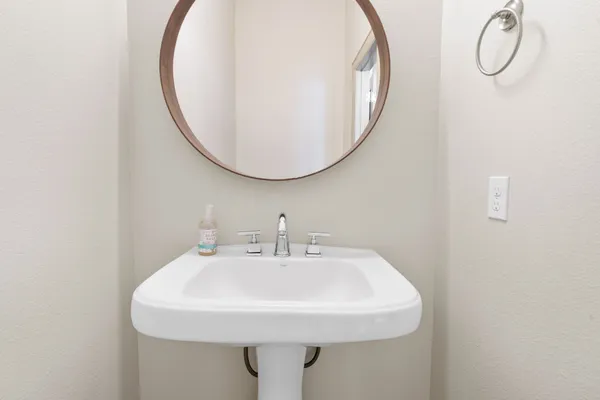 $3,000 | 1218 Sandman Street, Houston, TX 77007